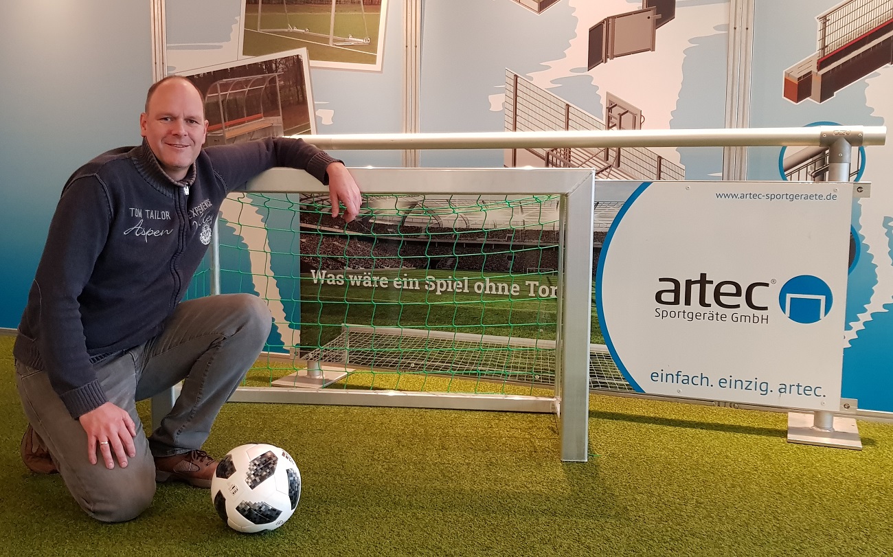 Management Führung und Fußball - Mini-Torwand-Schießen mit der business elf