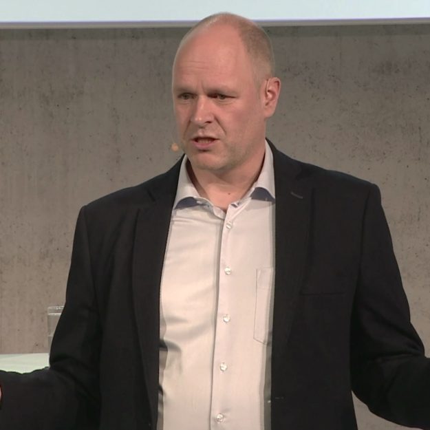 DISG Trainer Dr. Holger Schmitz als Speaker live auf der Bühne