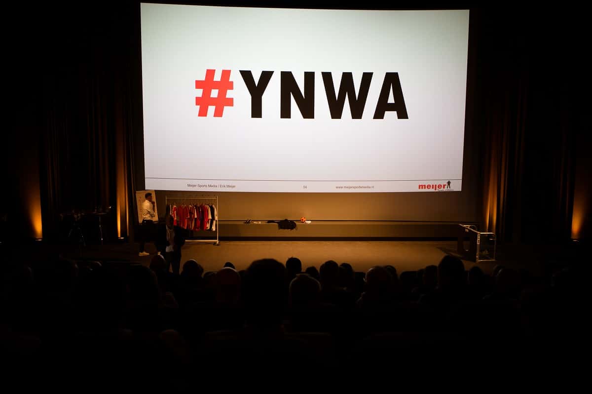 #YNWA Speaker live auf der Bühne